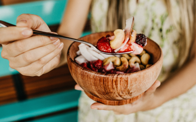 Obstteller mit Cashewmus