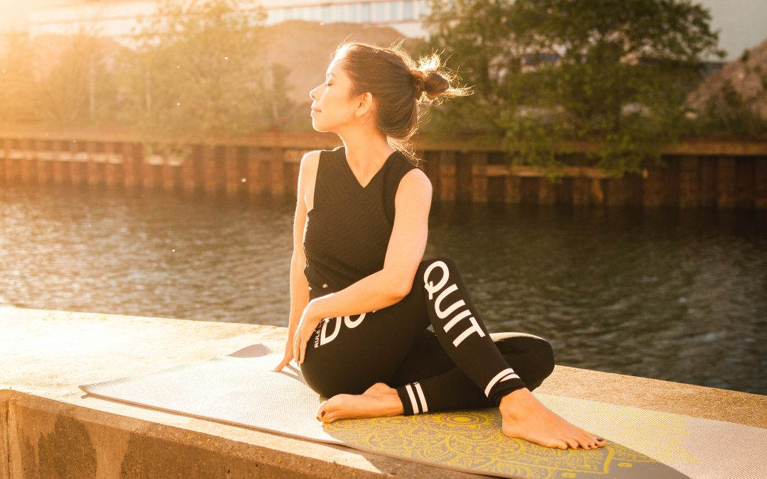 Yoga am Wasser zur Entspannung